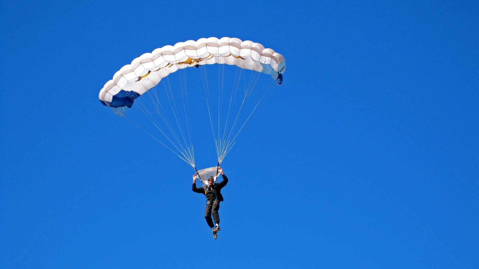 《带动地方经济：电竞赛事成为城市新名片》，带动一个地方的经济